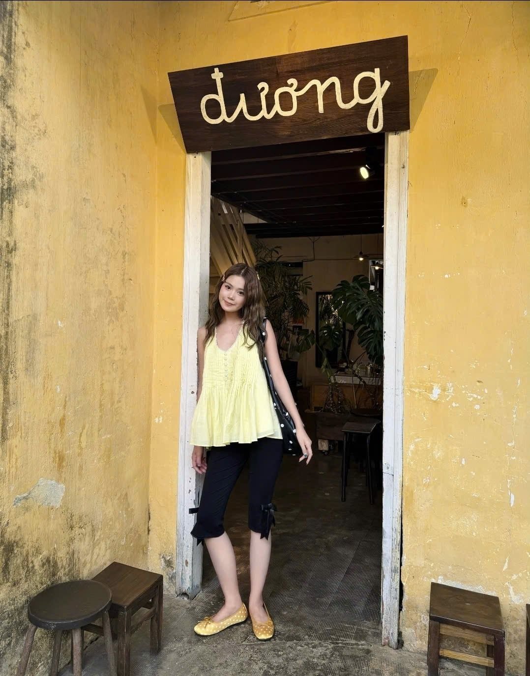 Áo cổ yếm Yellow Cotton Halter Neck Pleated Top