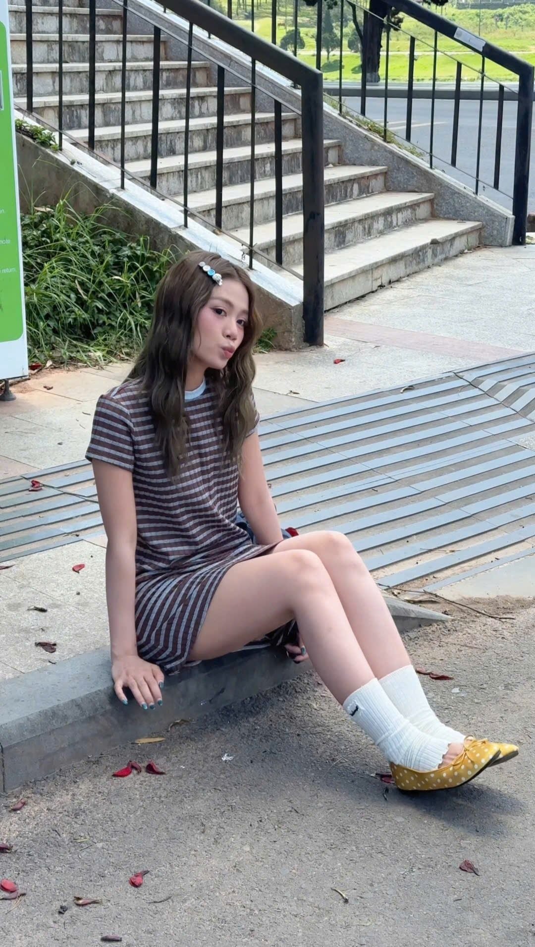 Set áo và chân váy sọc ngắn Brown Striped Short Sleeves Round Neck Set