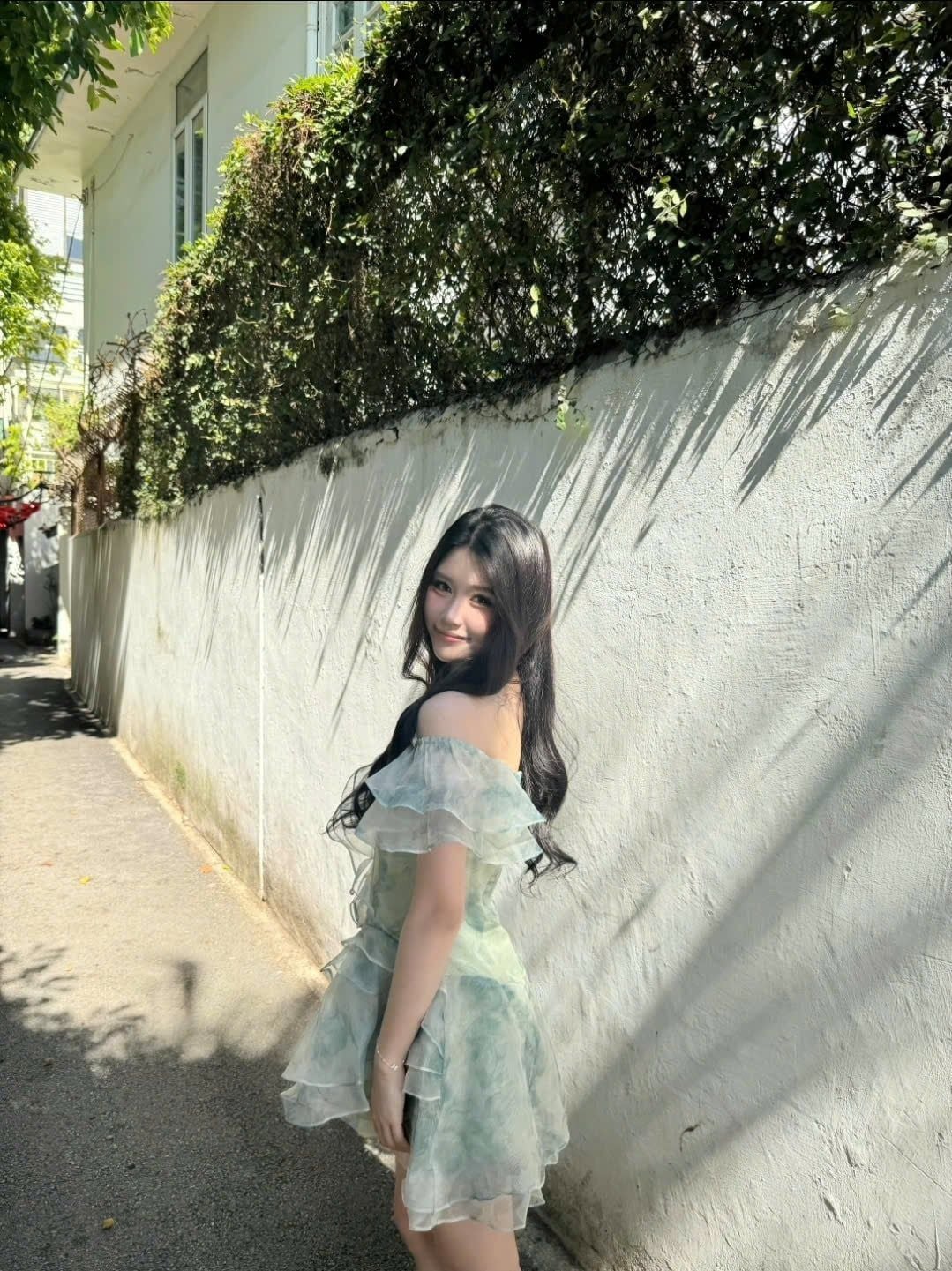 Váy hoa trễ vai Ianthe Fleur Dress nhiều màu