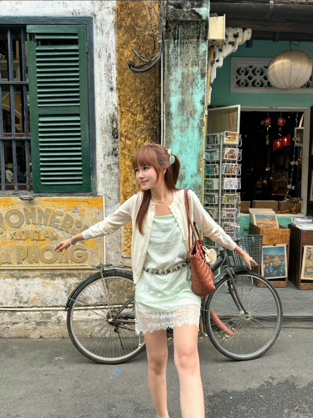 Váy lụa 2 dây Mint Silky Lace Hem Mini Dress