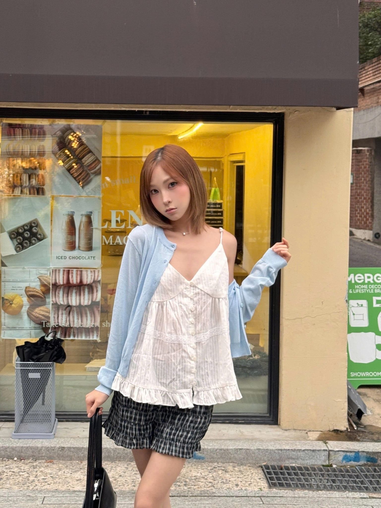 Áo hai dây cổ V White Ruffled Buttoned Cami Top