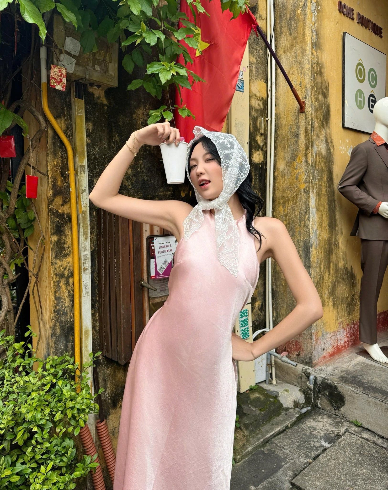 Đầm lụa cổ yếm Silky Halter Dress	nhiều màu