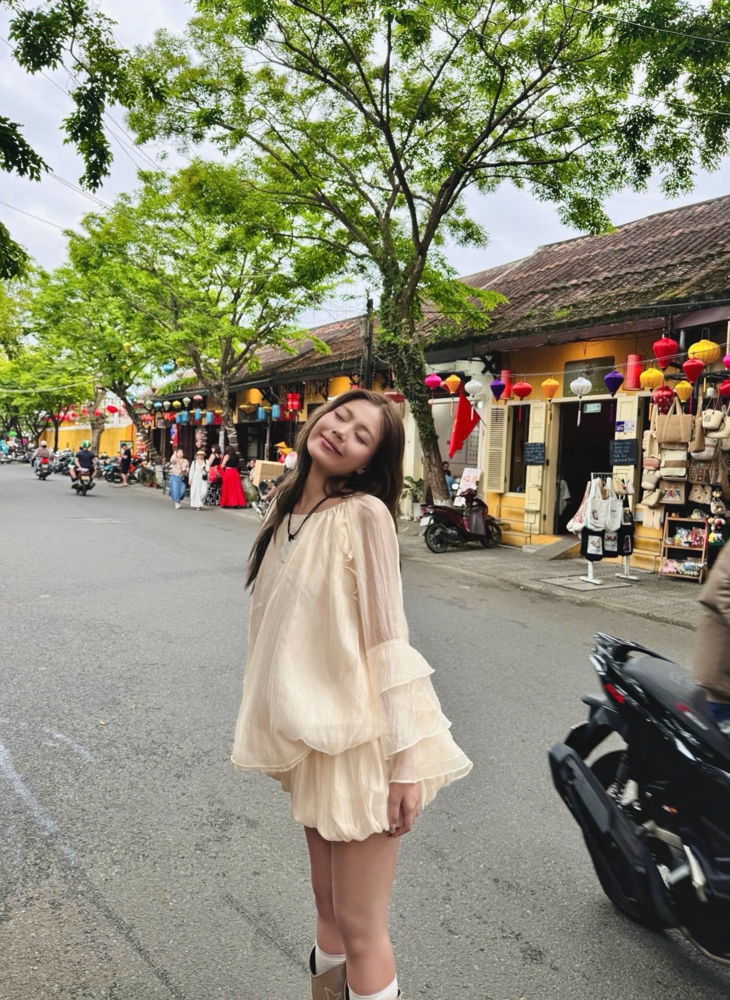 Áo tơ tay bồng Chiffon Long Sleeve Ruffled Top