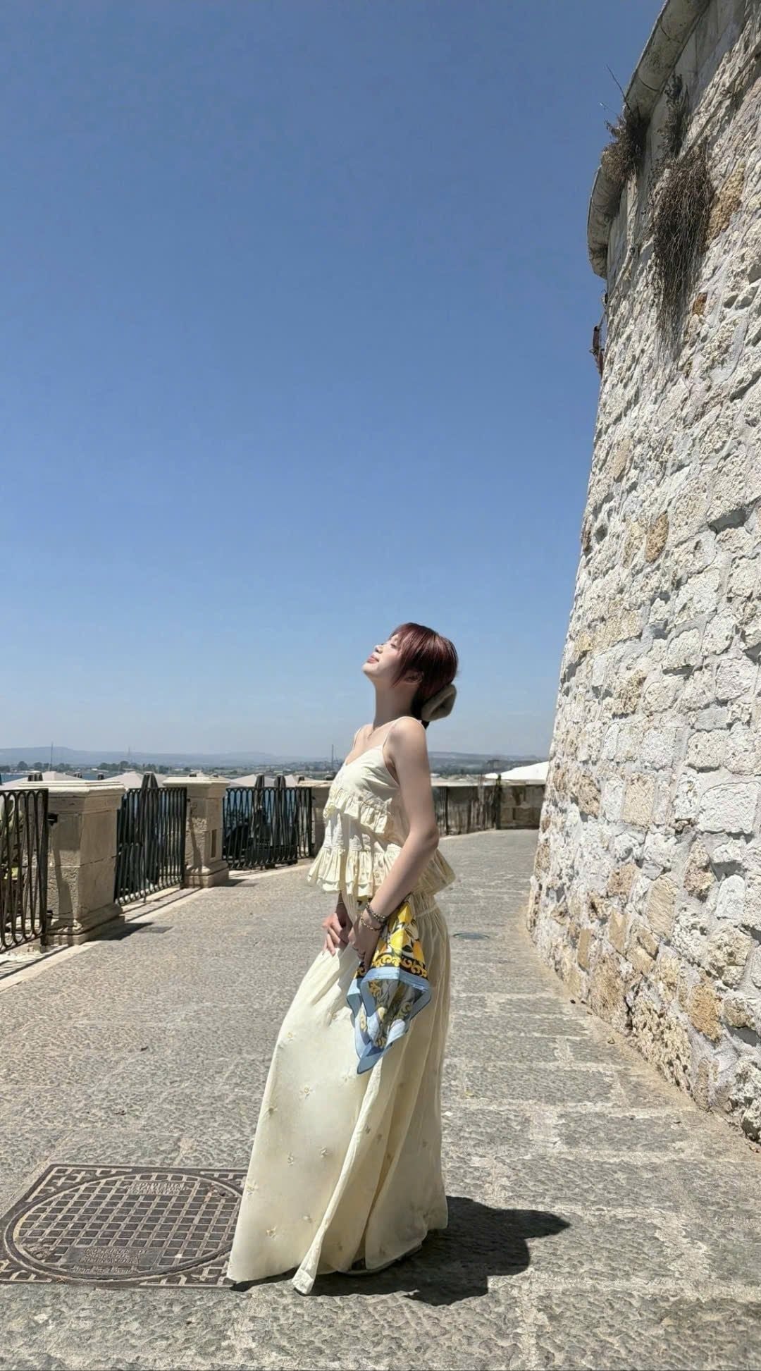 Váy maxi Butter Fleur Strappy Ruffle Maxi Dress