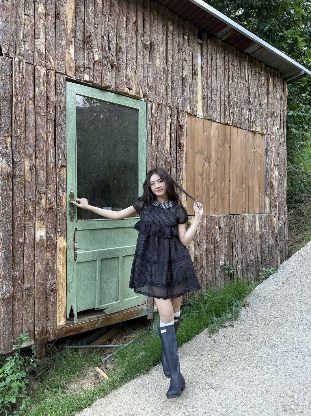 Váy suông cổ sen caro phối tơ Black Checked Chiffon Puff Layered Mini Dress
