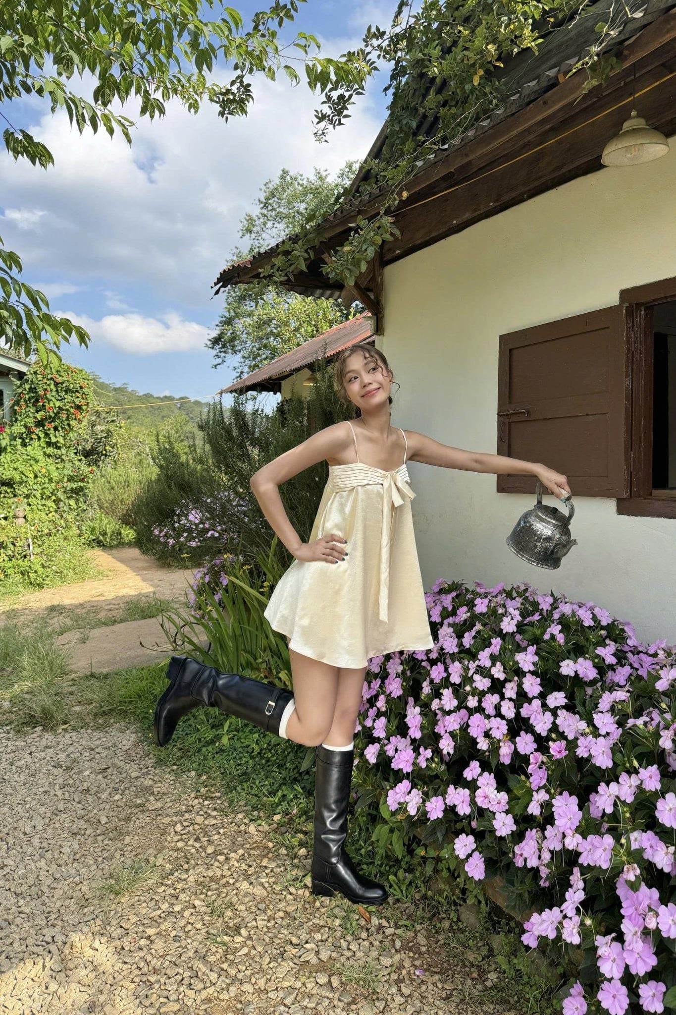 Váy lụa cột nơ Satin Bow Strapless Mini Dress nhiều màu