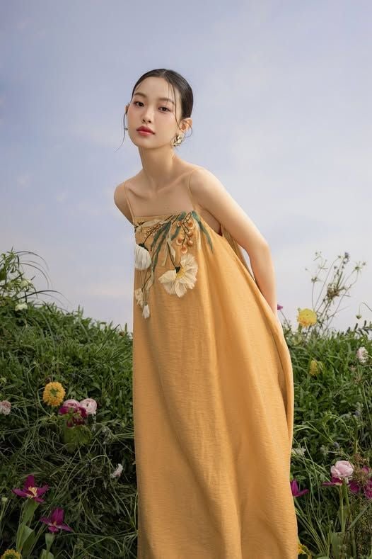 Váy thêu hoa dáng suông erina Embro Dress