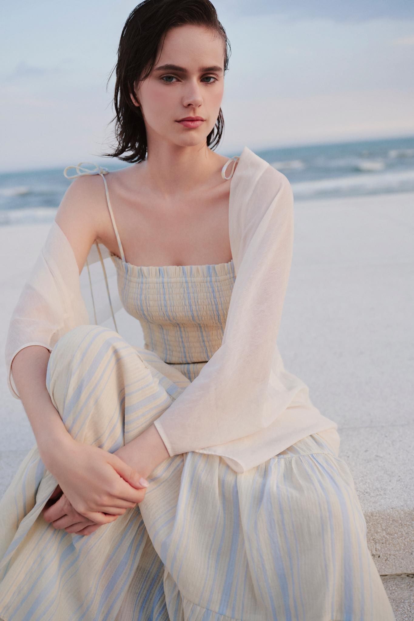 Áo khoác xoan cánh dơi Beige Silky Batwing Coat