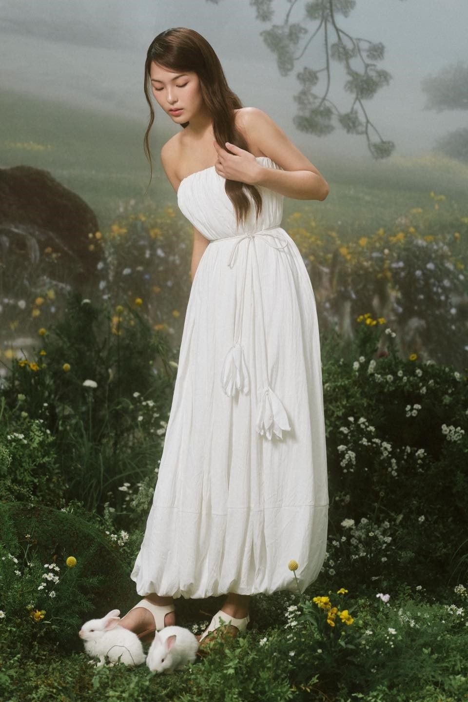 Váy tiệc cúp ngực White Pleated Peplum Cup Midi Dress