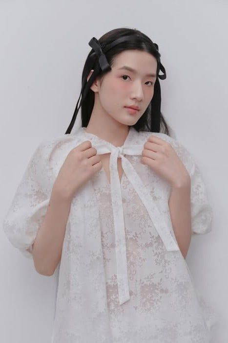 Set áo và chân váy ren Ivory Lace Long Sleeves Set