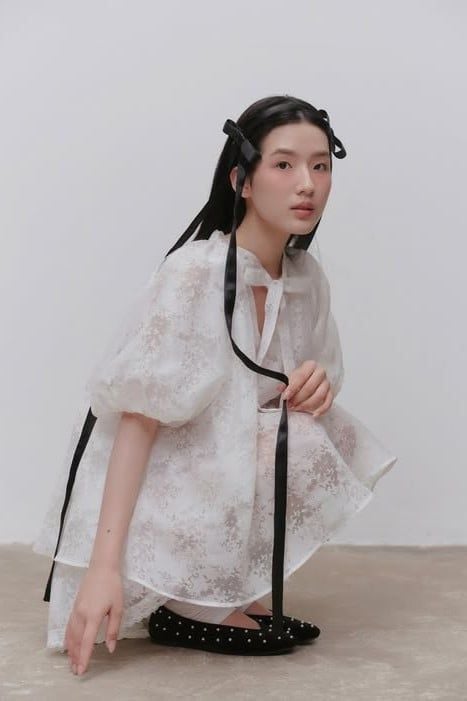 Set áo và chân váy ren Ivory Lace Long Sleeves Set