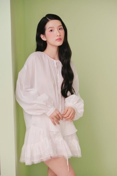 Set áo tay dài kèm chân váy White Long Sleeve Ruffled Mini Set