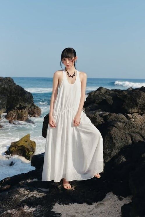 Váy maxi White Round Neck Tiered Maxi Dress