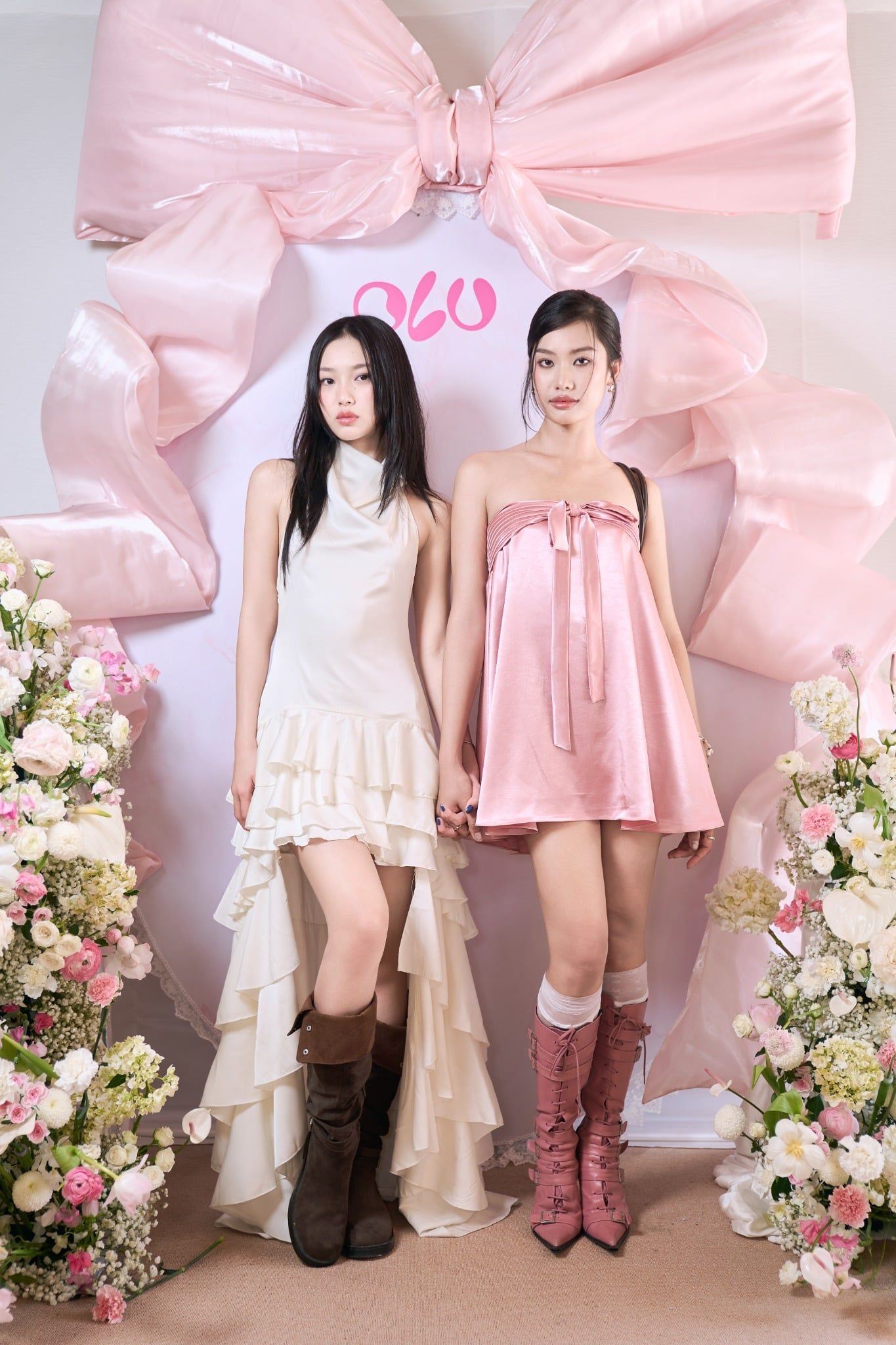 Váy tiệc White Ruffled High Low Hem Halter Neck Dress