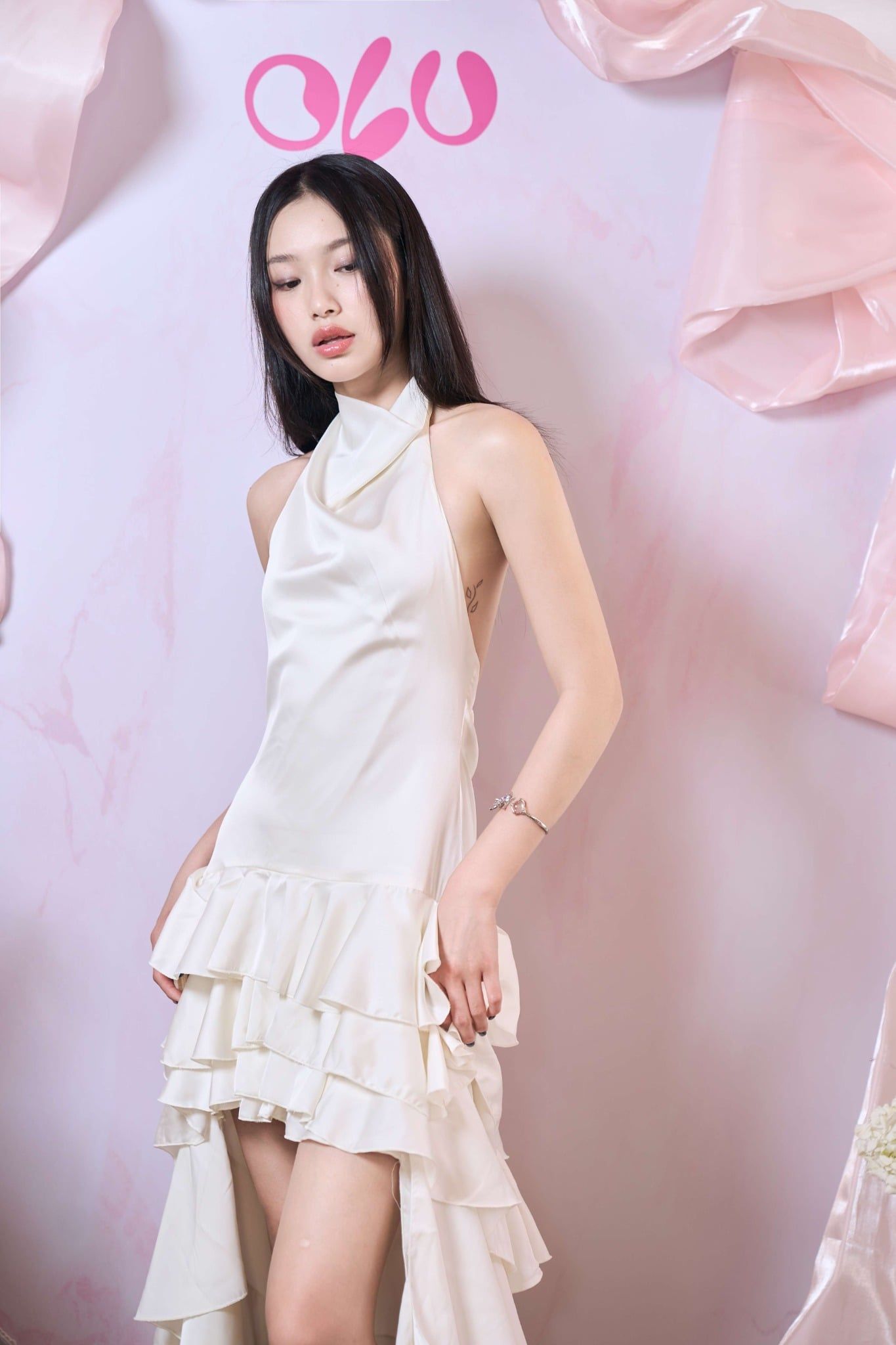Váy tiệc White Ruffled High Low Hem Halter Neck Dress