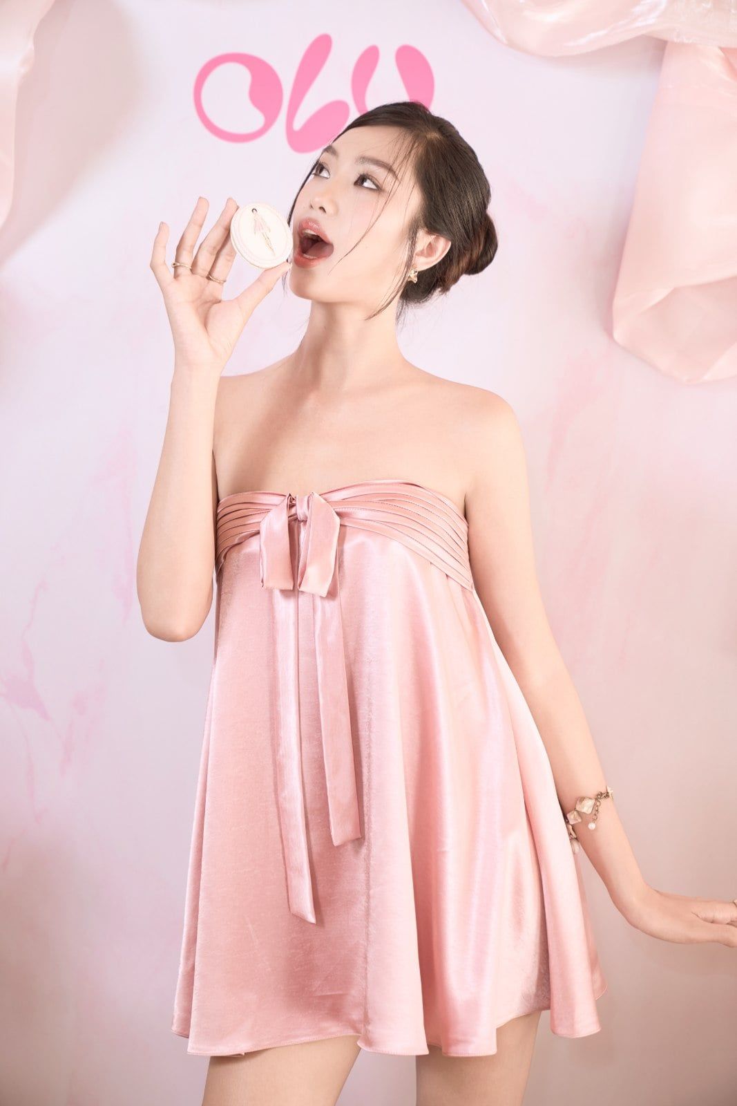 Váy lụa cột nơ Satin Bow Strapless Mini Dress nhiều màu