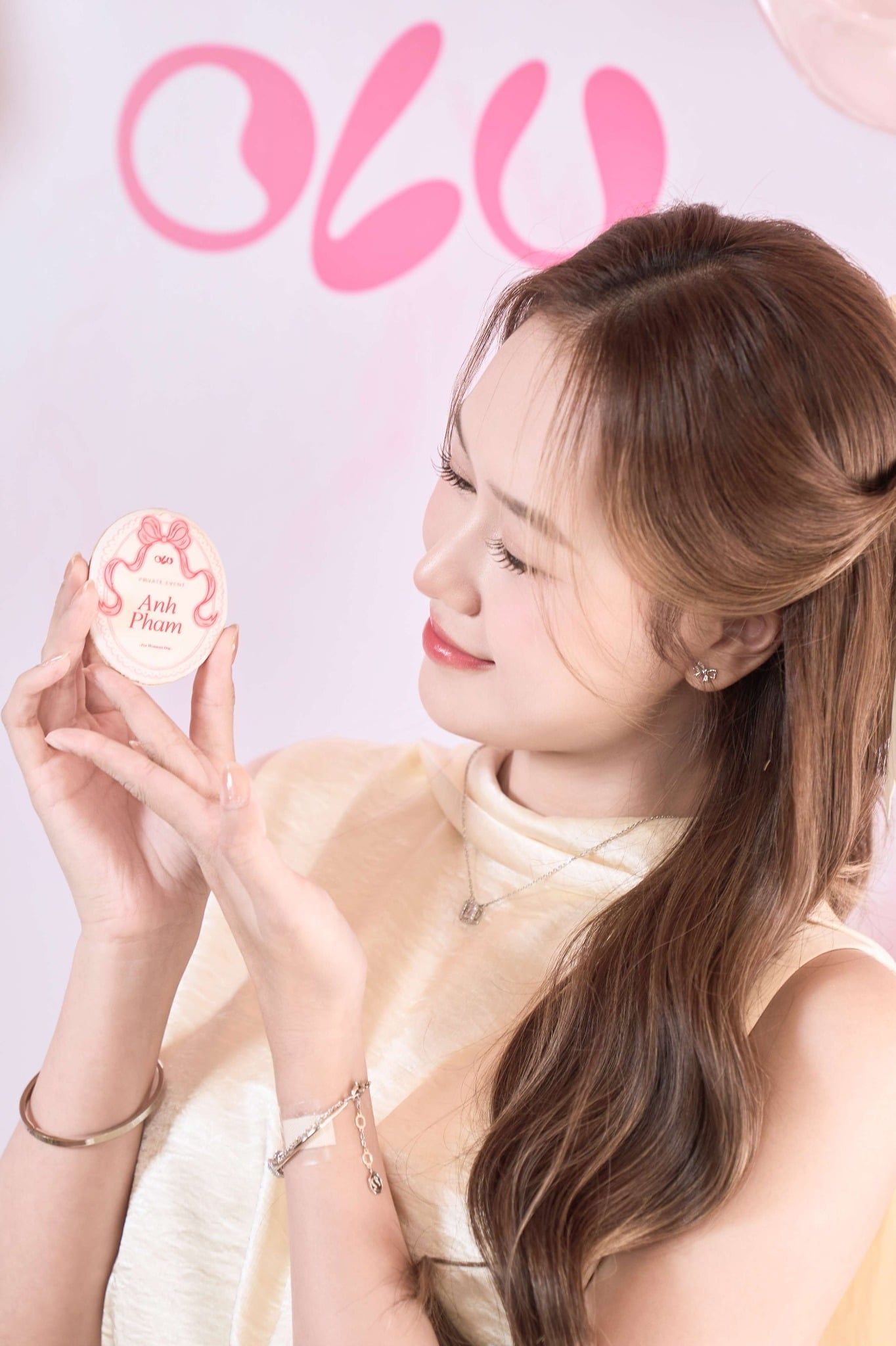 Set áo và chân váy lụa Cream Satin Set