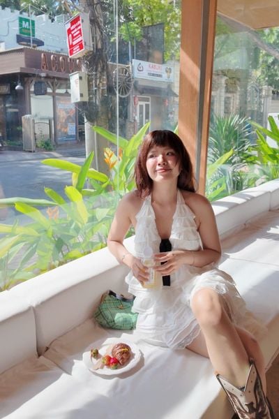  Váy tiệc cổ yếm White Cotton Halter Tiered Mini Dress 