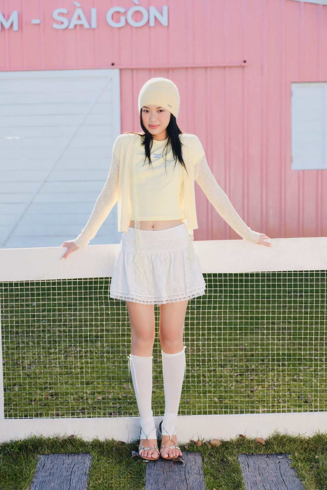 Chân váy ngắn gấu phối ren White Plain Gauze Mini Skirt