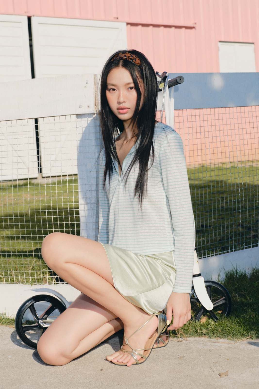 Áo tay dài kẻ sọc Striped Vneck Buttoned Mid Sleeve Top nhiều màu
