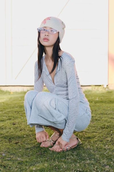  Áo tay dài kẻ sọc Striped Vneck Buttoned Mid Sleeve Top nhiều màu 