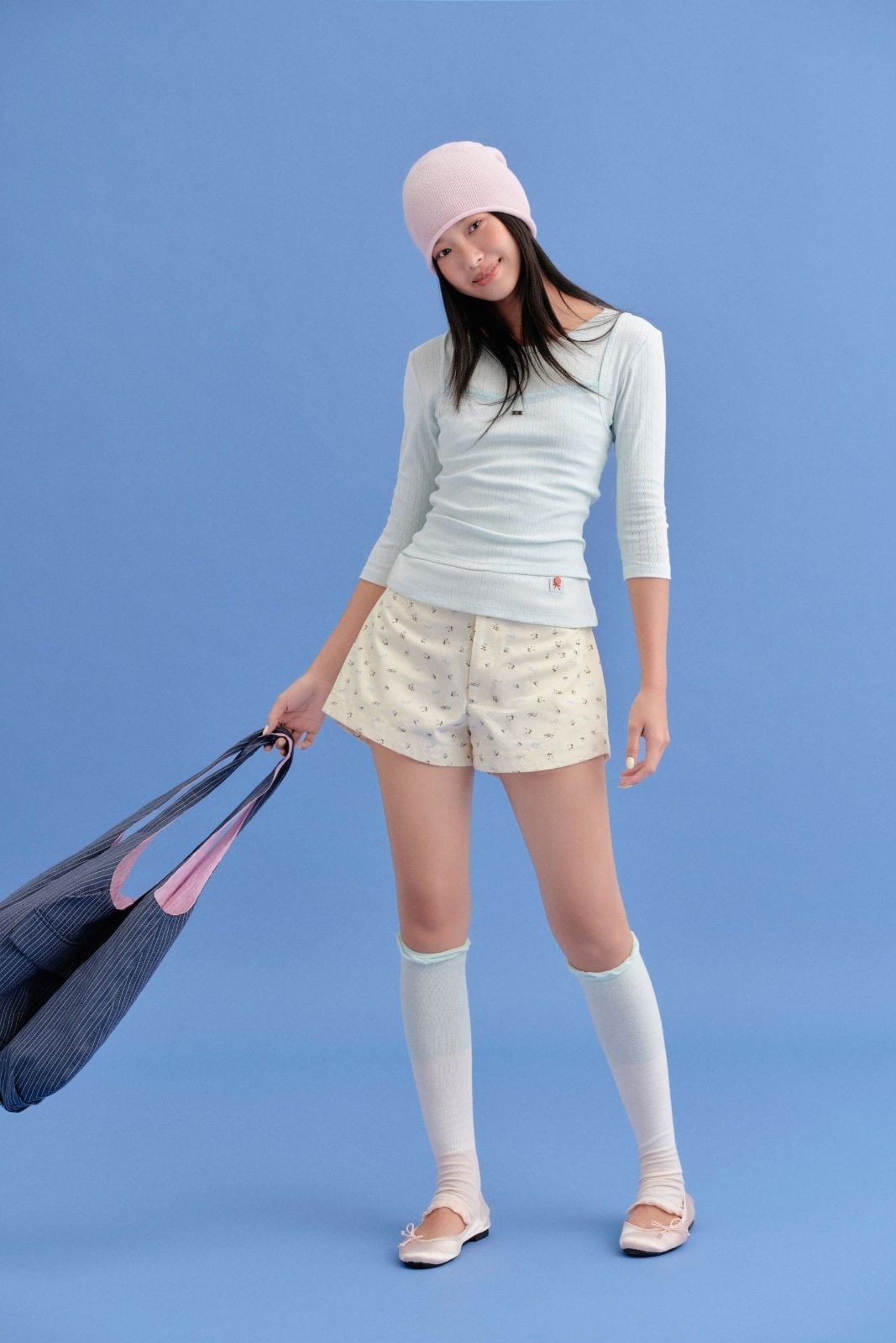 Quần shorts kaki phối hoa nhí White Blue Fleur Kaki Shorts