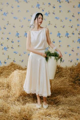 Set áo hai dây và chân váy Ivory Silky Odette Set