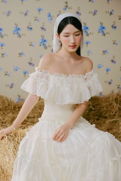  Váy maxi trễ vai nhiều tầng phối ren Ivory Frill Tier Maxi Dress 
