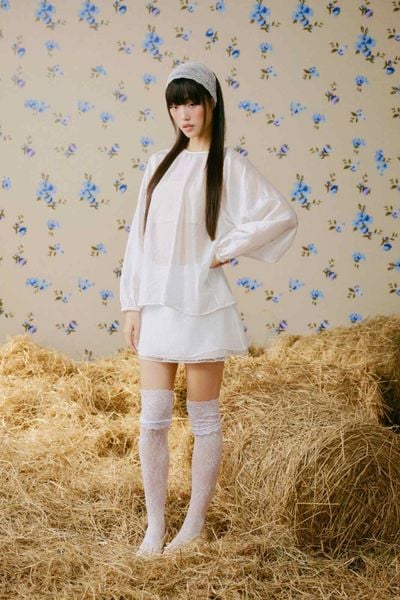  Áo tay dài lụa trơn tay dài White Gathered Neck Blouse 