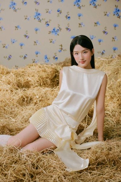  Set áo và chân váy lụa Cream Satin Set 