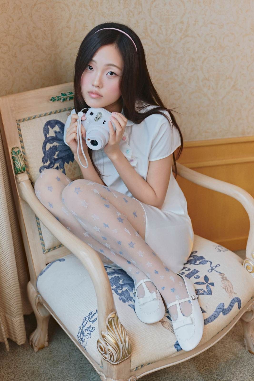 Chân váy lụa mini White Silky A Line