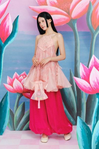  Chân váy áo dài phom rộng Tú Chi 