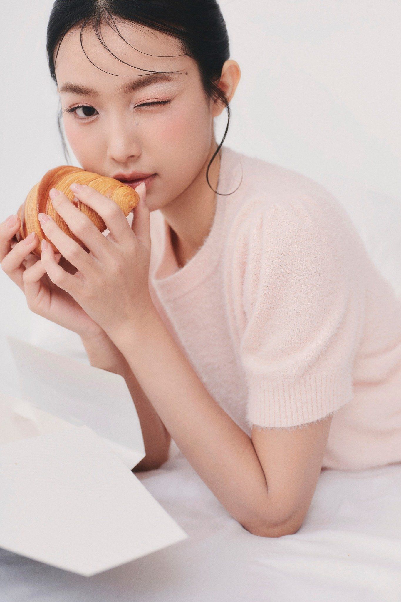 Áo Fuzzy Knit Round Neck Top nhiều màu