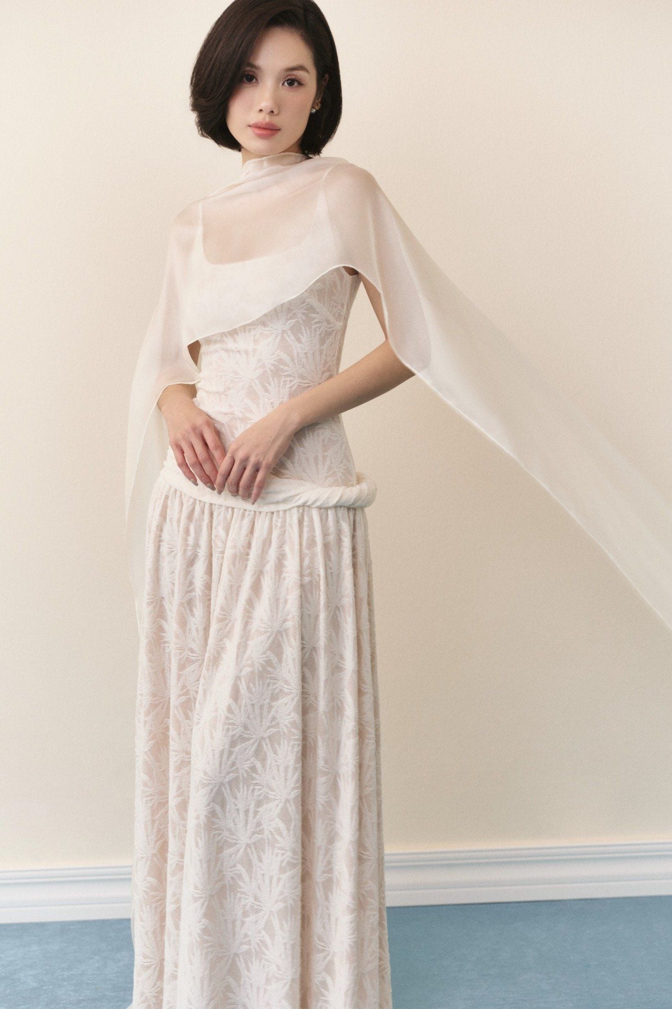 Áo choàng Ivory Organza Draped Capelet
