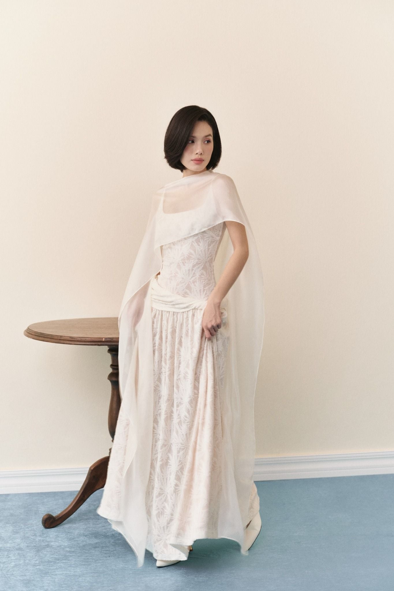 Áo choàng Ivory Organza Draped Capelet