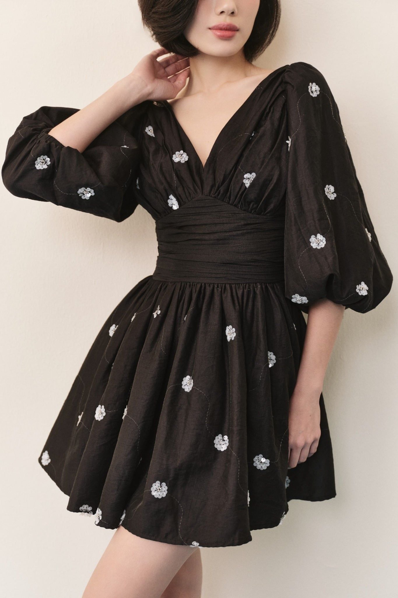 Đầm tay bồng cổ V Black Chiffon Floral V Neck Mini Dress