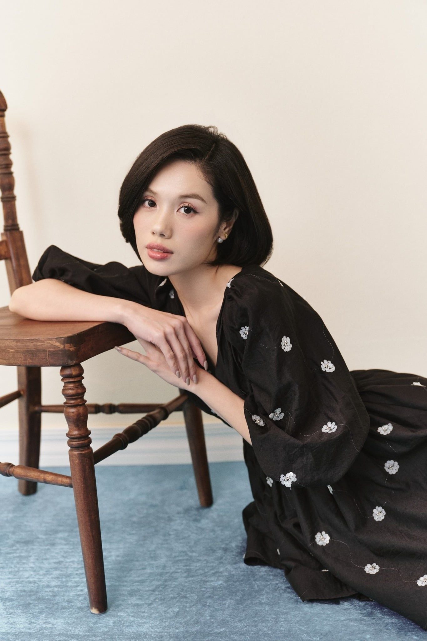 Đầm tay bồng cổ V Black Chiffon Floral V Neck Mini Dress