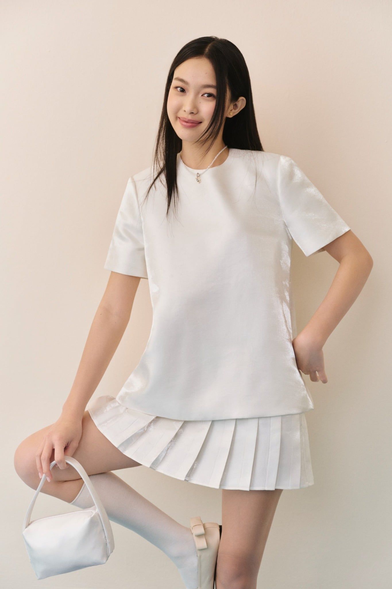 Đầm suông White Tafta Pleated Mini Set