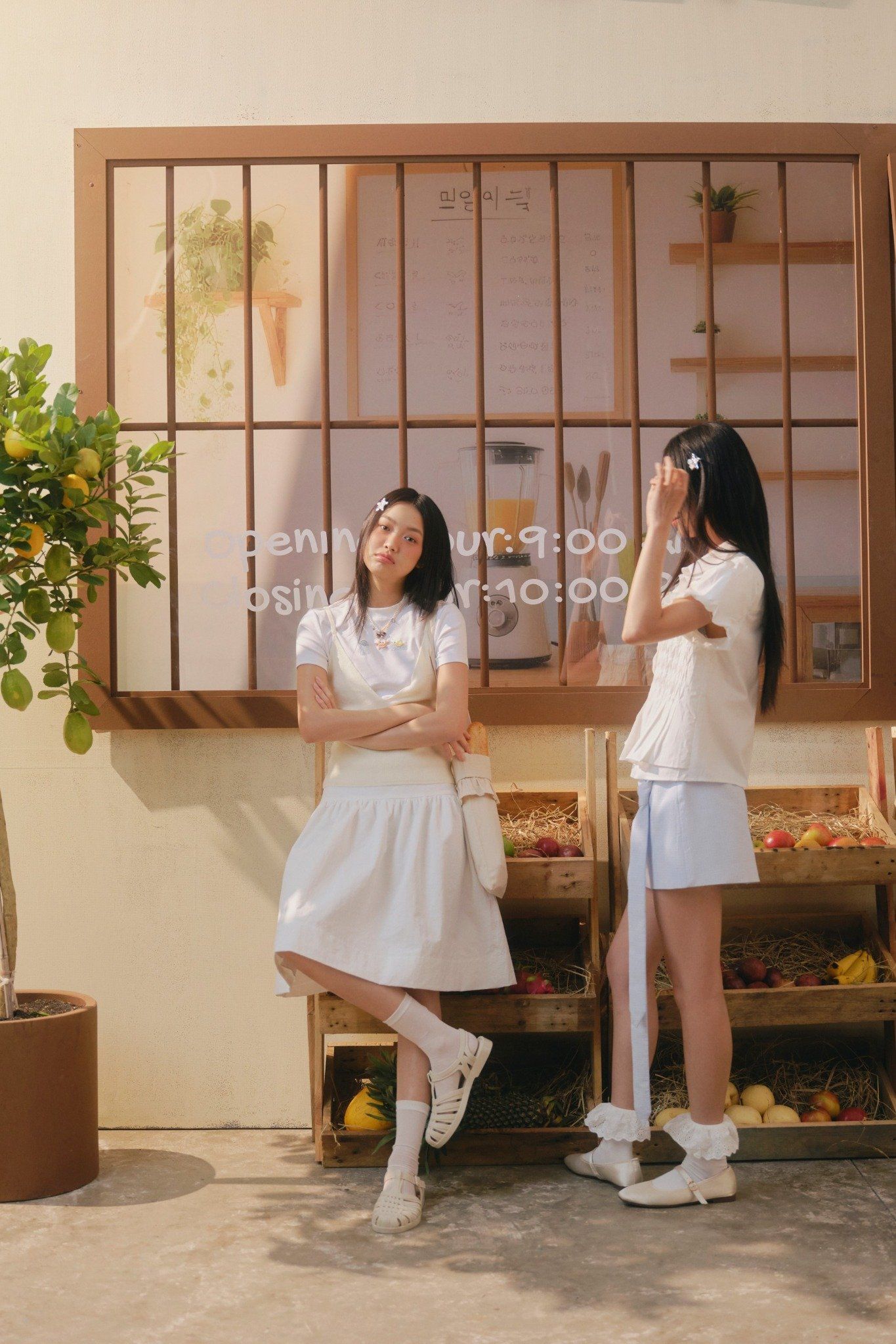 Áo White Embroidered Babytee