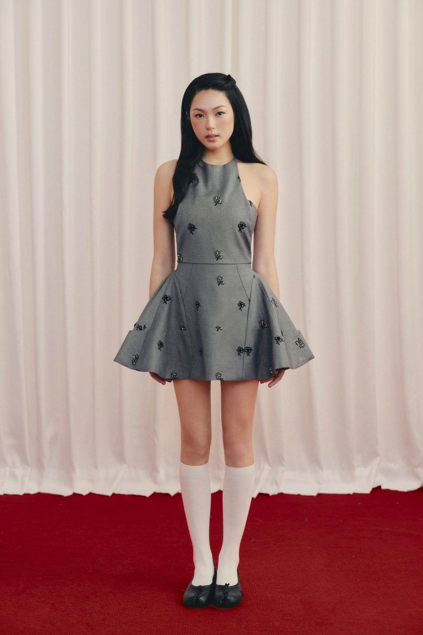 Váy tiệc mini cổ yếm Gray Embro Halter Mini Dress