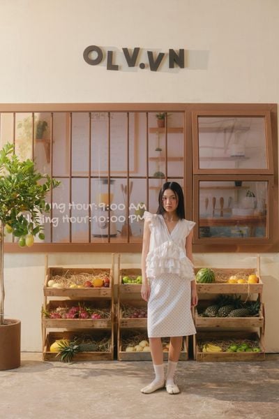  Áo White Muslin Tiered Ruffled V Neck Top 