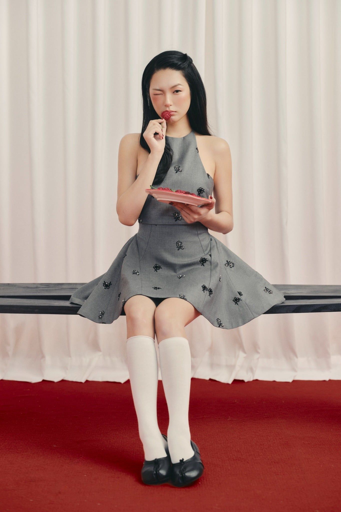 Váy tiệc mini cổ yếm Gray Embro Halter Mini Dress