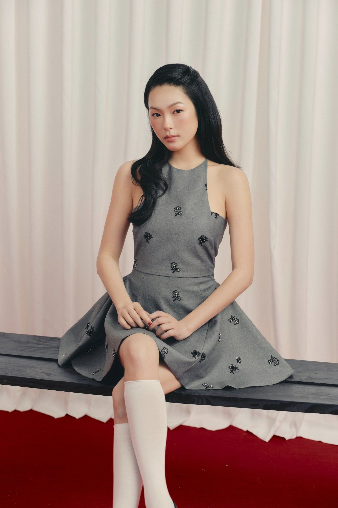 Váy tiệc mini cổ yếm Gray Embro Halter Mini Dress