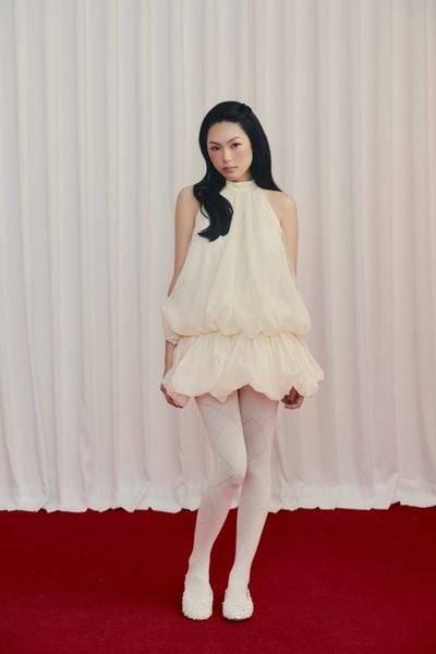  Váy tiệc mini cổ yếm Ivory Chiffon Halter Puff Mini Dress 