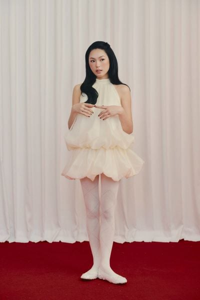  Váy tiệc mini cổ yếm Ivory Chiffon Halter Puff Mini Dress 