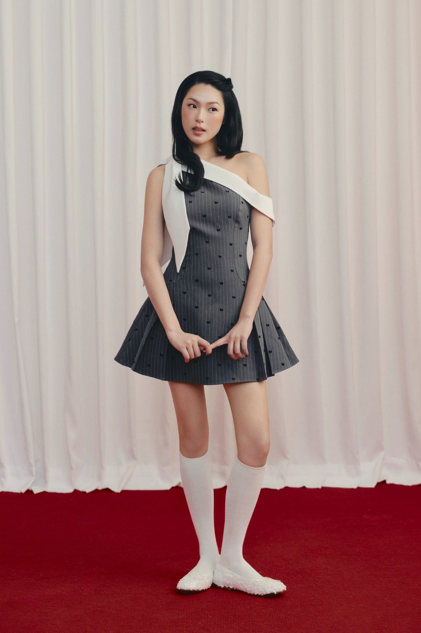 Váy tiệc mini lệch vai Black Bowy One Shoulder Mini Dress