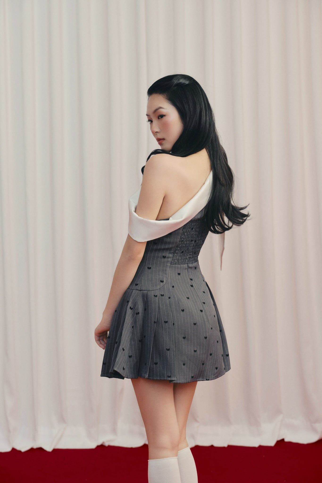 Váy tiệc mini lệch vai Black Bowy One Shoulder Mini Dress