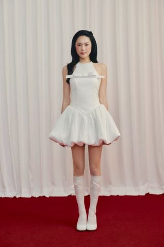 Váy tiệc mini cổ yếm White Bowy Halter Puff Mini Dress