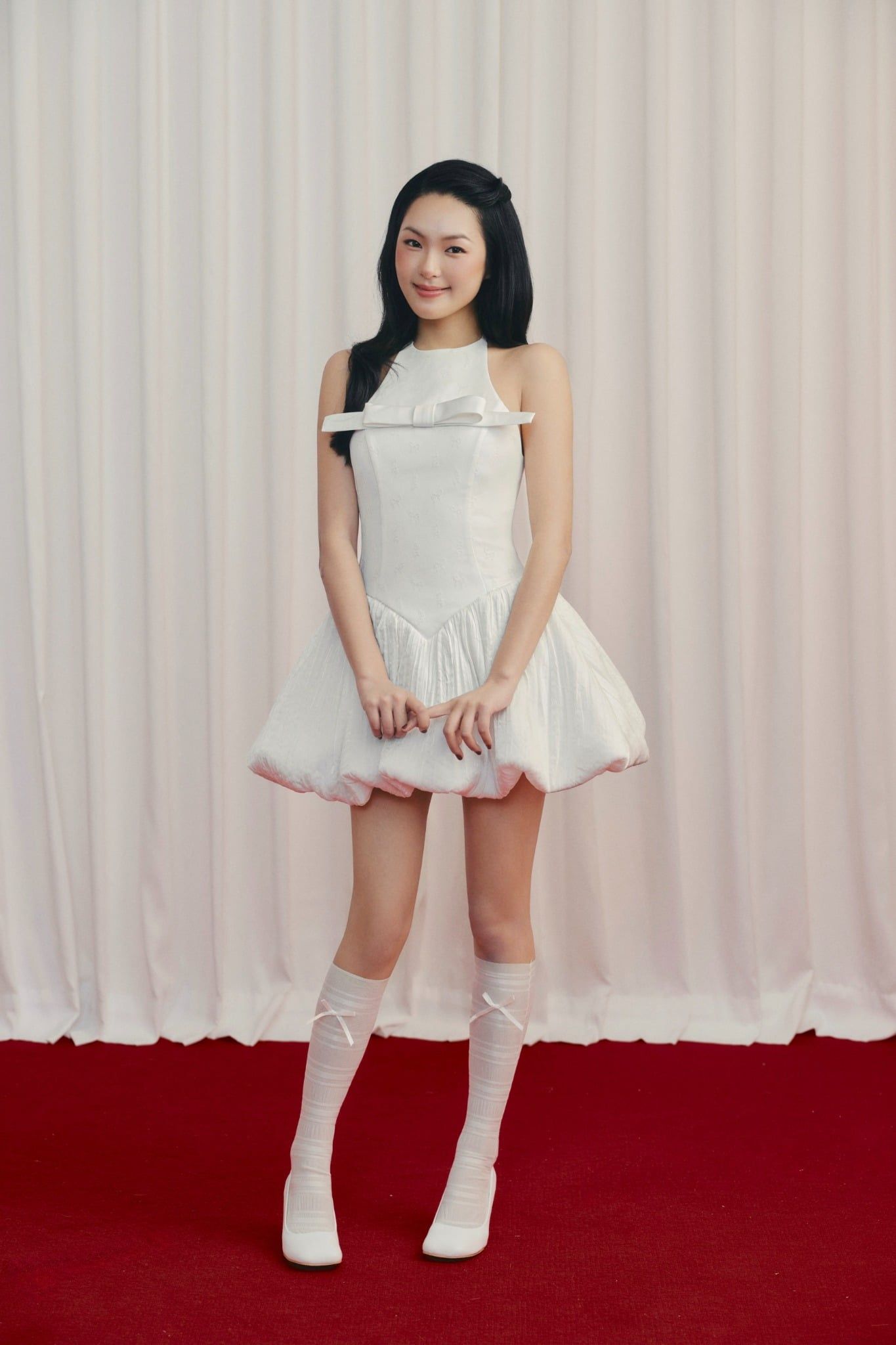 Váy tiệc mini cổ yếm White Bowy Halter Puff Mini Dress