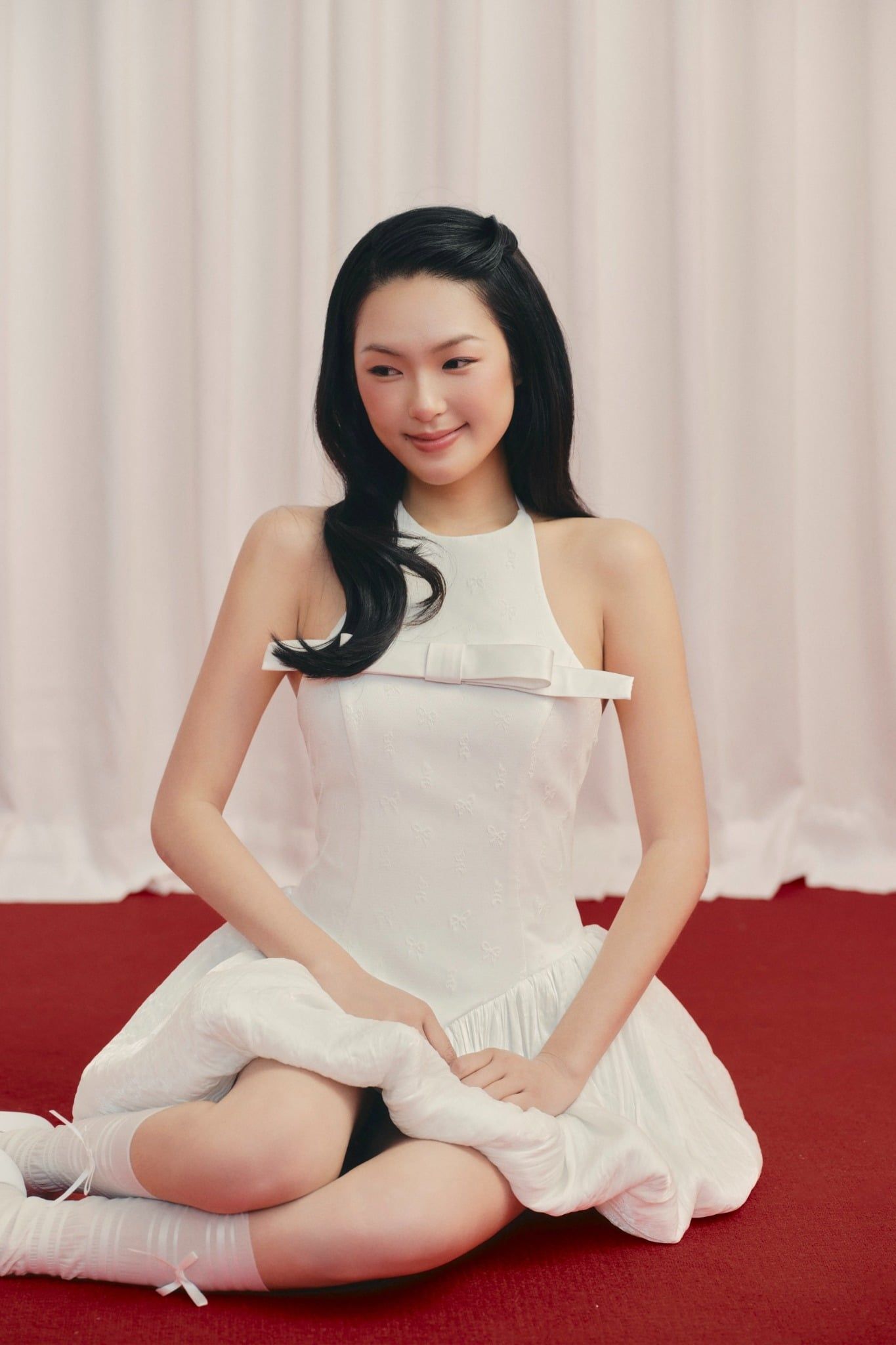 Váy tiệc mini cổ yếm White Bowy Halter Puff Mini Dress